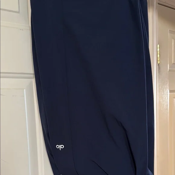 Alo Navy Wide-Leg Pants never worn brand new without tags - Picture 8 of 8
